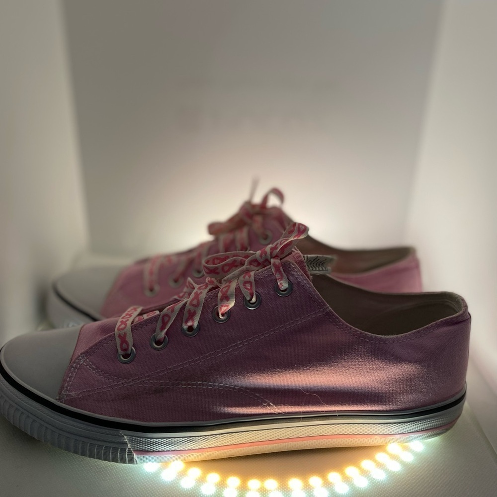 Breast cancer, City sneakers - Picture 3 of 4